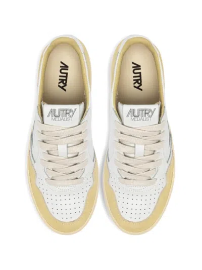 Autry Medalist Sneakers In White