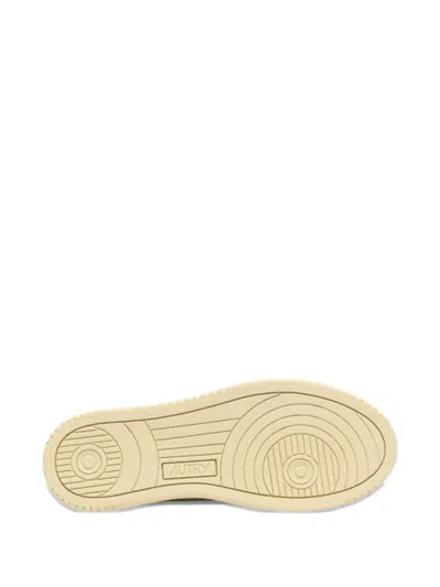 Autry Medalist Sneakers In White