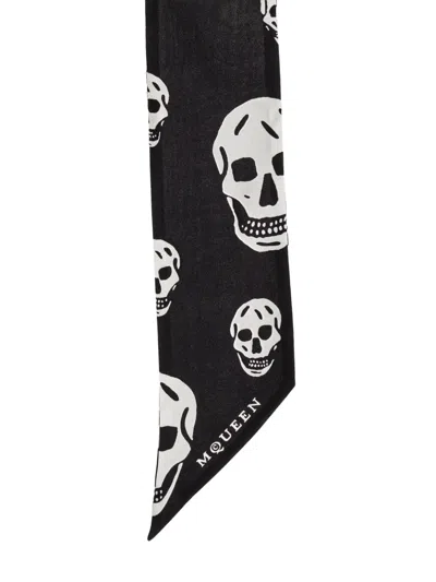 Alexander Mcqueen Rectangular Scarf Two Tone Skull Motif In Black