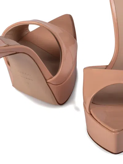 水台式鞋跟凉鞋