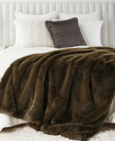 Battilo Lifestyle Faux Fur Throw, 50" X 60" In Green