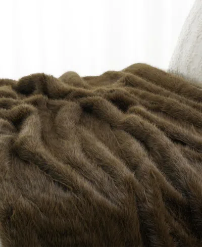 Battilo Lifestyle Faux Fur Throw, 50" X 60" In Green