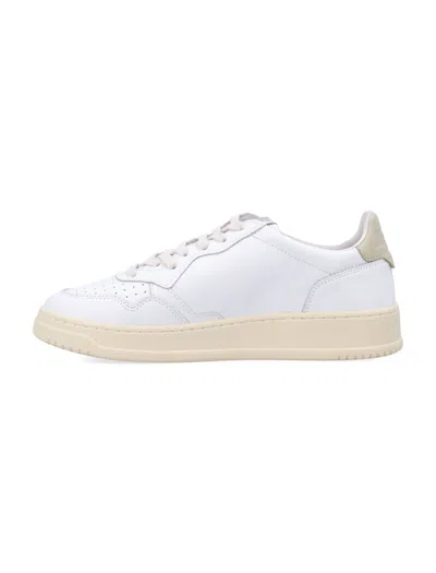 Autry Medalist Low In White