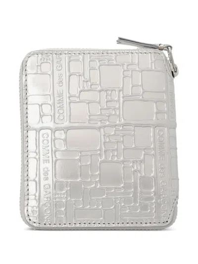 Comme Des Garçons Wallet "embossed Logotype" Wallet In Neutral