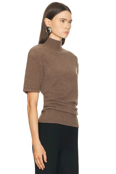 Jacquemus Ribbed Slim-fit Mock-neck Short-sleeve Wool-cashmere Jersey In Brown