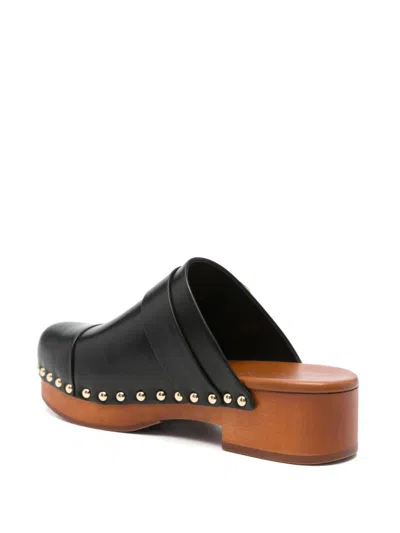 Chloé Jeannette Embellished Leather Clogs In Black