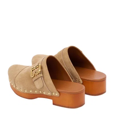 Chloé Jeannette Buckle Detailed Studded Clogs In Yellow