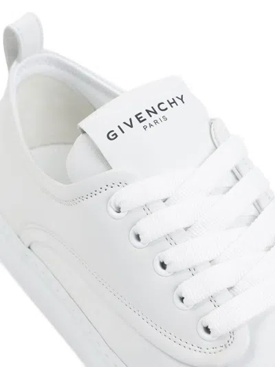 Givenchy Stylish Sneakers With Pull Tab And Round Toe In White
