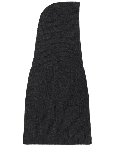 Alysi Lightweight Seamless Ribbed Stretch Fit Hat In Black