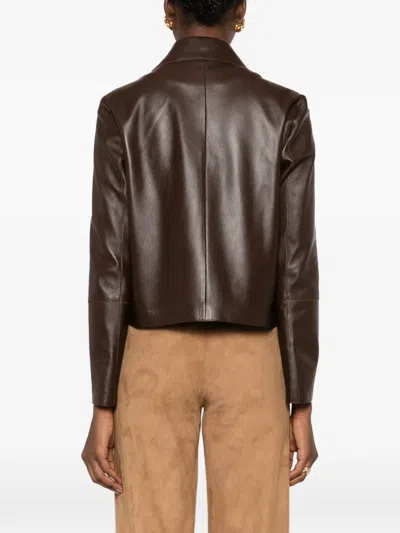 搭扣翻领皮夹克