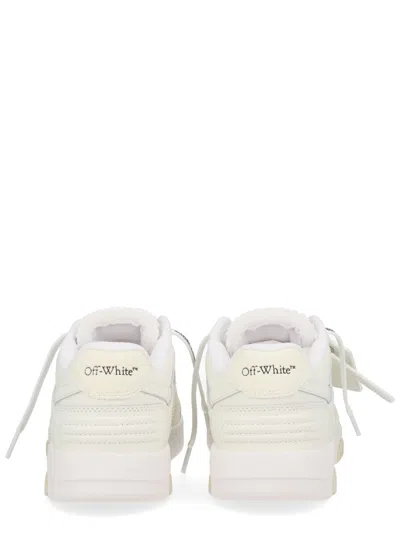 Off-white 米白色 In White