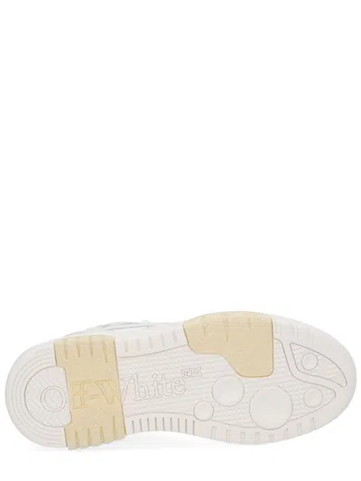 Off-white 米白色 In White