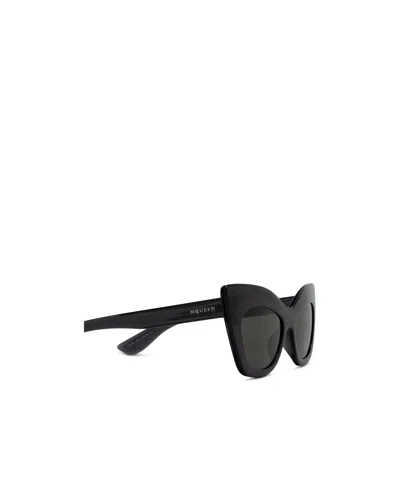 Alexander Mcqueen Eyewear Cat Eye Frame Sunglasses In Black