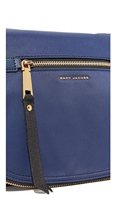 Shop Marc Jacobs Trooper Nomad Saddle Bag In 午夜蓝