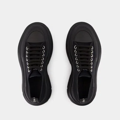 Alexander Mcqueen Tread Slick Sneakers In Black