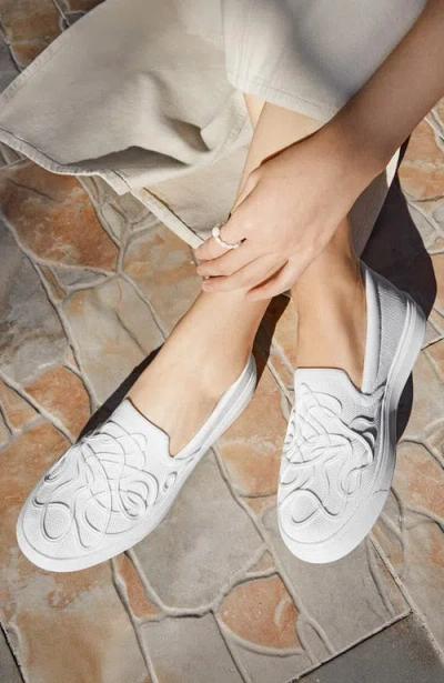 Vivaia Classic Slip-on Unisex Sneakers In White