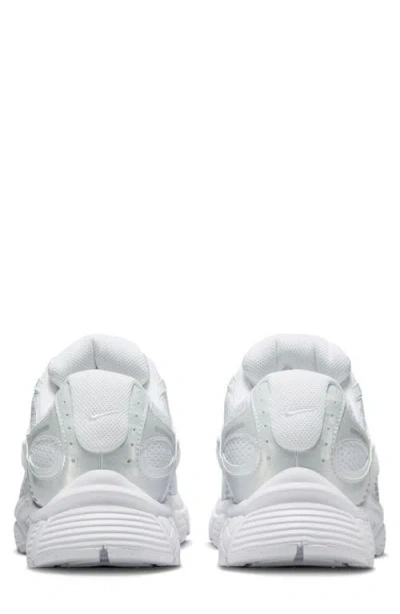 Nike V5 Rnr Sneakers In White