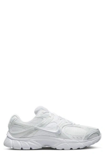 Nike V5 Rnr Sneakers In White