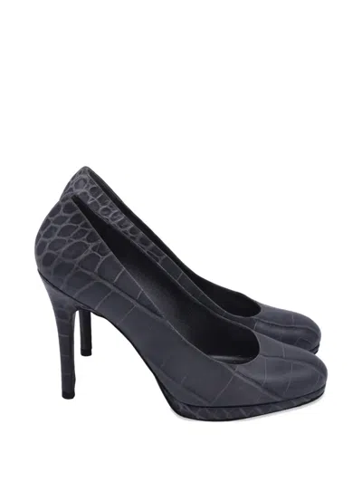 Pre-owned Stuart Weitzman Embossed Round Pumps In Gray