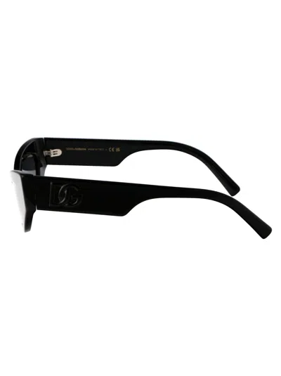 Dolce & Gabbana Logo-embossed Cat-eye Frame Sunglasses In Schwarz