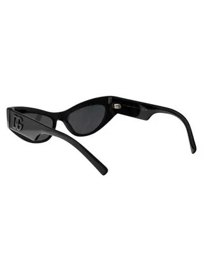Dolce & Gabbana Logo-embossed Cat-eye Frame Sunglasses In Schwarz