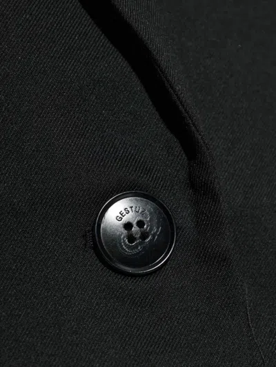 BUTTONED SLEEVELESS JACKET