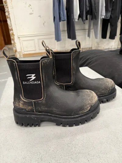 Balenciaga Strike Distressed Leather Chelsea Boots In Black