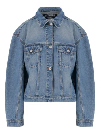 Jacquemus Classic Cotton Denim Jacket With Tailored Hem And Chest Pockets In Blue