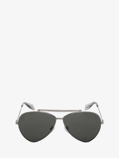 Shop Alexander Mcqueen Sonnenbrille In Shield-form Mit Piercing-detail