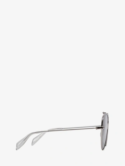 Shop Alexander Mcqueen Sonnenbrille In Shield-form Mit Piercing-detail