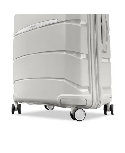 Samsonite Outline Pro 27" Check-in Spinner In White