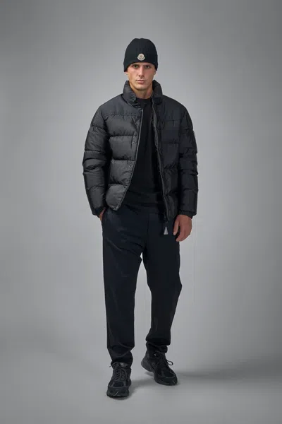 Moncler Virolais Short Down Jacket In Black