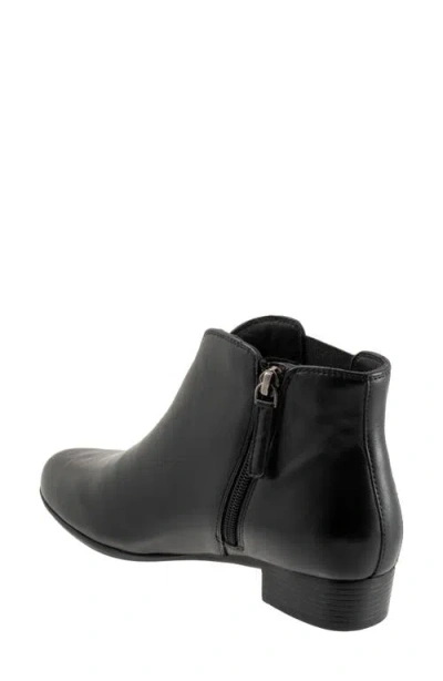 Trotters Monroe Side Zip Ankle Bootie In Black