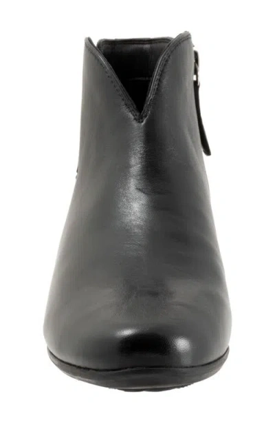 Trotters Monroe Side Zip Ankle Bootie In Black