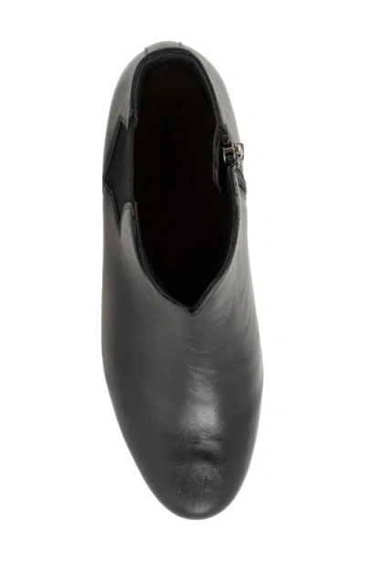 Trotters Monroe Side Zip Ankle Bootie In Black