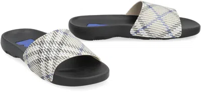 Burberry Patterned Strap Open Toe Rubber Sandals In Gray