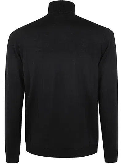 Nuur Turtle Neck Pullover In Black