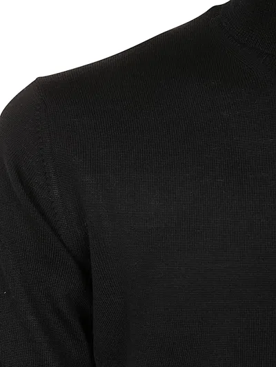 Nuur Turtle Neck Pullover In Black