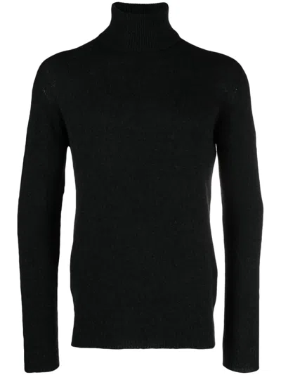 Nuur Turtle Neck Pullover In Black