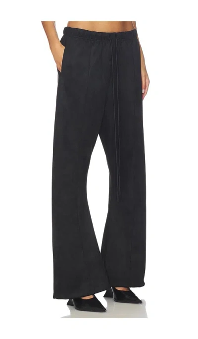 Essentials Flare Pant In Black