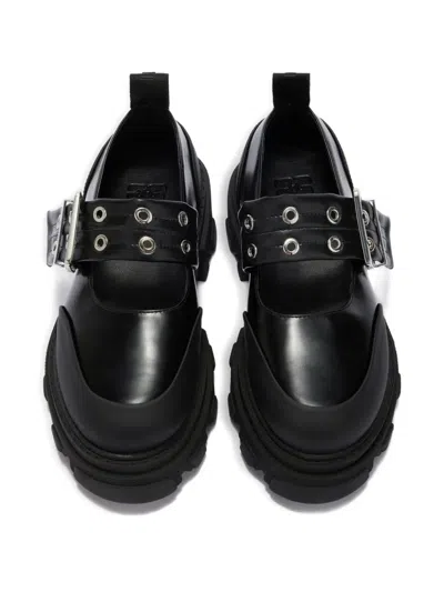 扣环孔眼细节高跟鞋