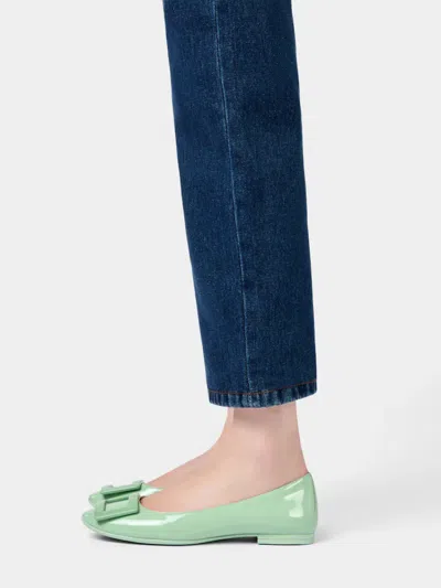 Roger Vivier Round Toe Gommettine Buckle Bow Ballerinas In Green
