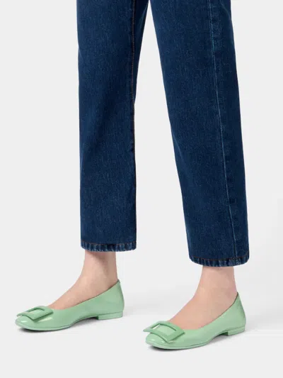 Roger Vivier Round Toe Gommettine Buckle Bow Ballerinas In Green