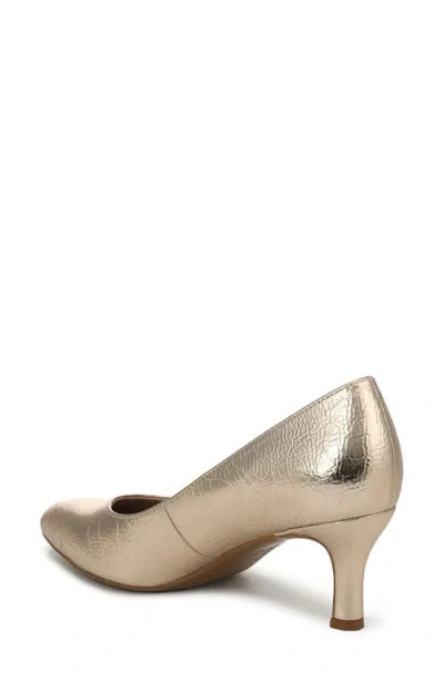 Naturalizer Flora Pump In Gold