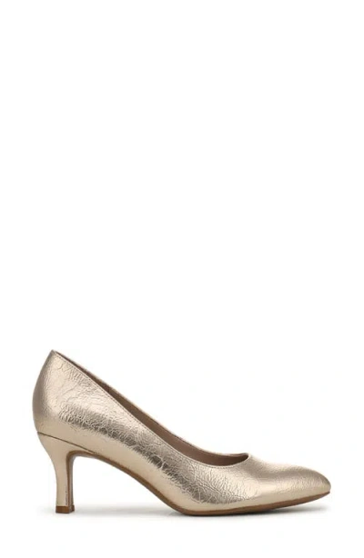 Naturalizer Flora Pump In Gold