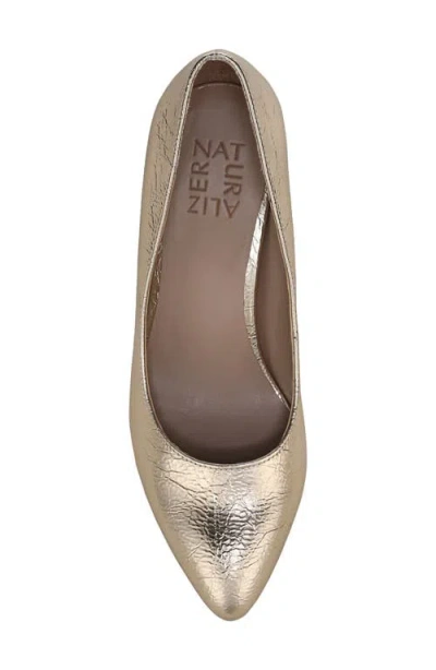 Naturalizer Flora Pump In Gold
