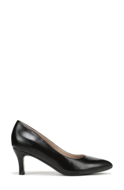 Naturalizer Flora Pump In Black