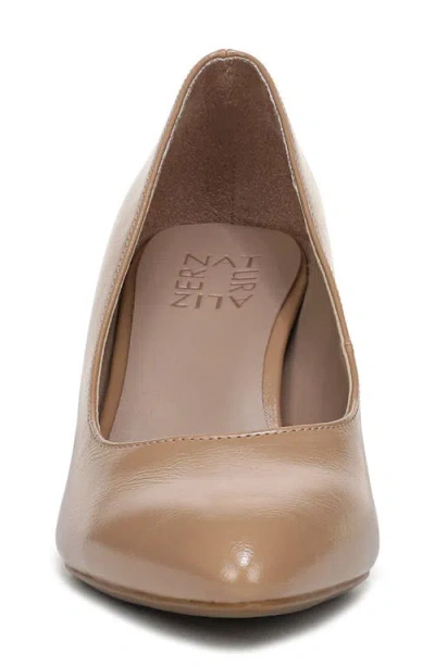 Naturalizer Flora Pump In Brown