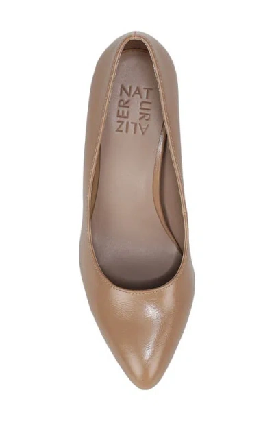 Naturalizer Flora Pump In Brown