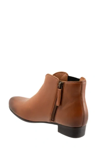 Trotters Monroe Side Zip Ankle Bootie In Brown